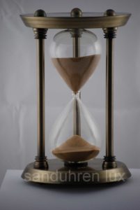 Sanduhr Messinggestell brauner Sand